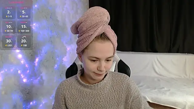 Snapshot of Fox_Lisa chatting on 02/27/25, 12:34 Fox Lisa online show from 02/27/25, 12:34