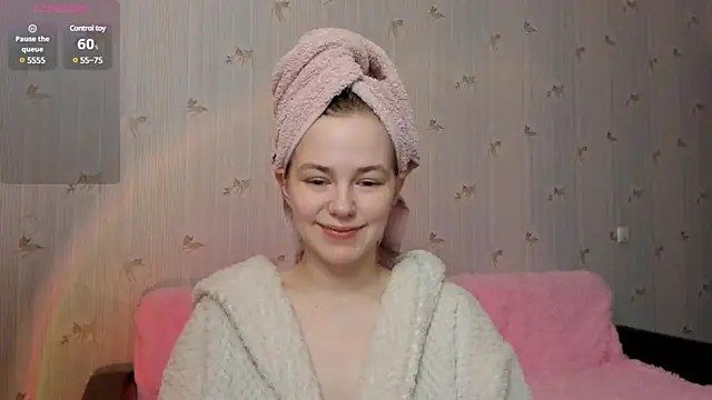 Snapshot of Fox_Lisa chatting on 03/17/25, 11:42 Fox Lisa online show from 03/17/25, 11:42