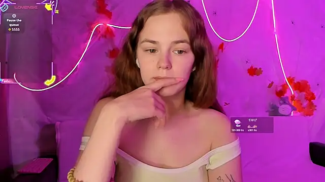 Snapshot of Fox_Lisa chatting on 12/01/25, 08:47 Fox Lisa online show from 12/01/25, 08:47