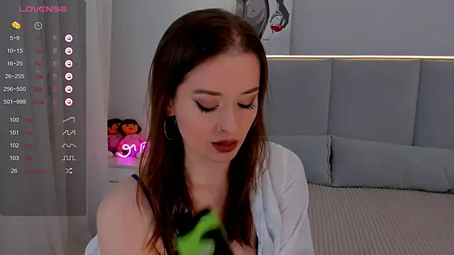 Snapshot of Emeli_Love chatting on 02/18/25, 05:31 Emeli Love online show from 02/18/25, 05:31