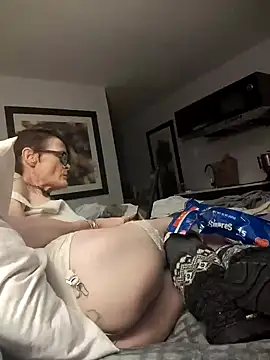 Snapshot of ivylee31 chatting on 01/09/25, 03:36 ivylee31 online show from 01/09/25, 03:36