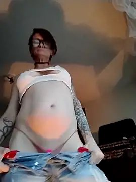 Snapshot of ivylee31 chatting on 03/18/25, 12:05 ivylee31 online show from 03/18/25, 12:05