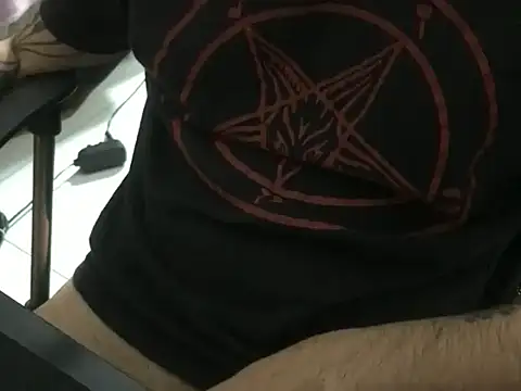 Snapshot of cabine103 chatting on 11/11/25, 02:00 cabine103 online show from 11/11/25, 02:00