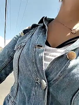 Snapshot of Alysson-- chatting on 01/30/25, 05:28 Alysson-- online show from 01/30/25, 05:28