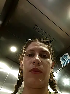 Snapshot of Alysson-- chatting on 02/05/25, 12:27 Alysson-- online show from 02/05/25, 12:27