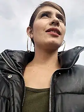 Snapshot of Alysson-- chatting on 02/18/25, 01:11 Alysson-- online show from 02/18/25, 01:11