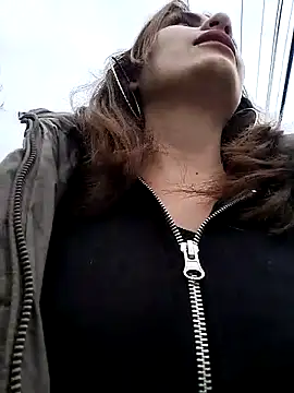 Snapshot of Alysson-- chatting on 03/04/25, 01:06 Alysson-- online show from 03/04/25, 01:06