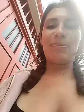 Snapshot of Alysson-- chatting on 03/11/25, 04:51 Alysson-- online show from 03/11/25, 04:51