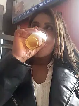 Snapshot of Alysson-- chatting on 03/14/25, 06:29 Alysson-- online show from 03/14/25, 06:29