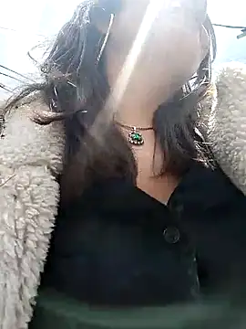 Snapshot of Alysson-- chatting on 03/21/25, 06:07 Alysson-- online show from 03/21/25, 06:07