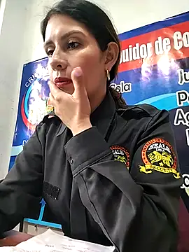 Snapshot of Alysson-- chatting on 10/01/25, 03:40 Alysson-- online show from 10/01/25, 03:40