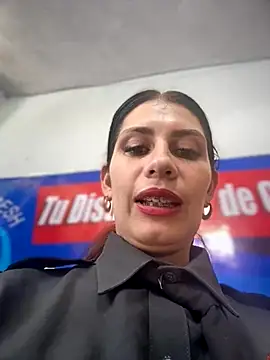 Snapshot of Alysson-- chatting on 10/23/25, 03:11 Alysson-- online show from 10/23/25, 03:11