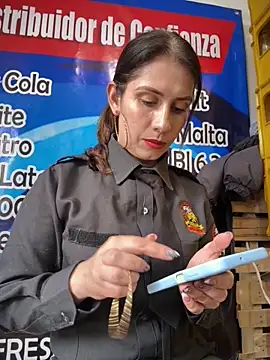 Snapshot of Alysson-- chatting on 10/27/25, 02:54 Alysson-- online show from 10/27/25, 02:54