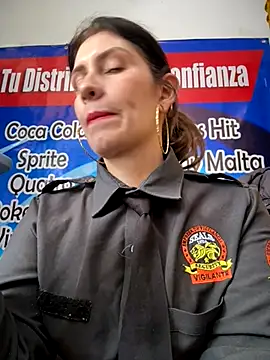 Snapshot of Alysson-- chatting on 10/28/25, 03:04 Alysson-- online show from 10/28/25, 03:04