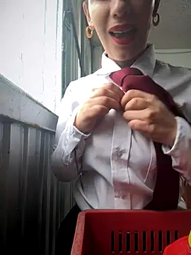 Snapshot of Alysson-- chatting on 11/06/25, 02:29 Alysson-- online show from 11/06/25, 02:29