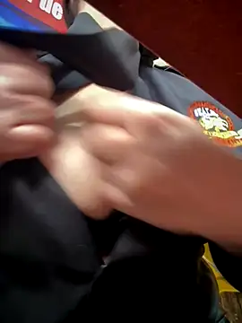 Snapshot of Alysson-- chatting on 11/10/25, 04:17 Alysson-- online show from 11/10/25, 04:17