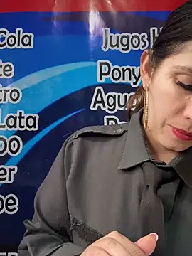 Snapshot of Alysson-- chatting on 11/13/25, 03:55 Alysson-- online show from 11/13/25, 03:55