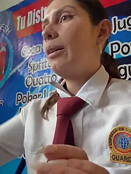 Snapshot of Alysson-- chatting on 11/17/25, 12:55 Alysson-- online show from 11/17/25, 12:55