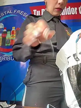 Snapshot of Alysson-- chatting on 11/25/25, 01:44 Alysson-- online show from 11/25/25, 01:44