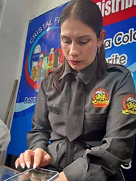 Snapshot of Alysson-- chatting on 11/26/25, 01:23 Alysson-- online show from 11/26/25, 01:23