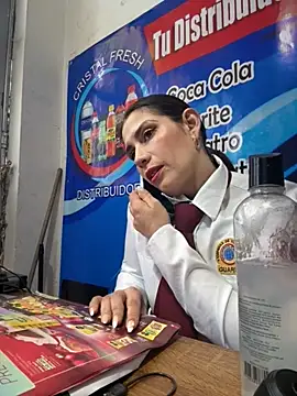 Snapshot of Alysson-- chatting on 11/27/25, 01:35 Alysson-- online show from 11/27/25, 01:35