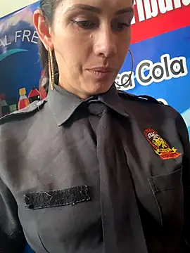 Snapshot of Alysson-- chatting on 12/18/25, 01:28 Alysson-- online show from 12/18/25, 01:28