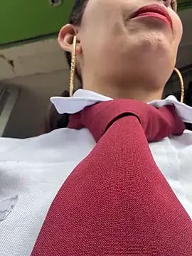 Snapshot of Alysson-- chatting on 12/19/25, 02:24 Alysson-- online show from 12/19/25, 02:24