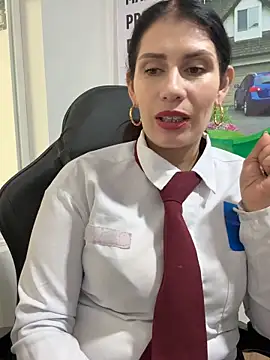 Snapshot of Alysson-- chatting on 02/17/26, 01:40 Alysson-- online show from 02/17/26, 01:40