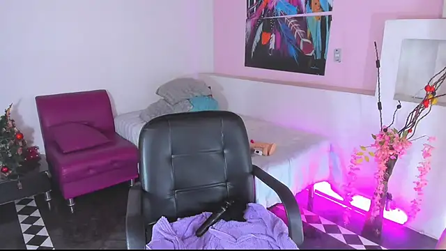 Snapshot of lunoxx_ chatting on 12/29/24, 01:28 lunoxx online show from 12/29/24, 01:28