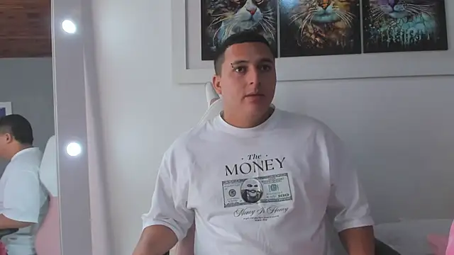 Snapshot of naughtyloverss chatting on 12/26/24, 02:27 naughtyloverss online show from 12/26/24, 02:27