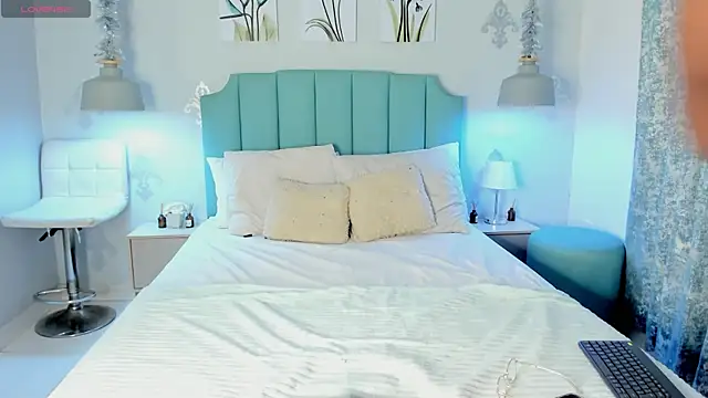 Khenta Michells online show from 03/02/25, 01:49