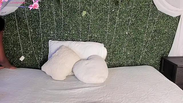 Khenta Michells online show from 02/04/26, 10:32