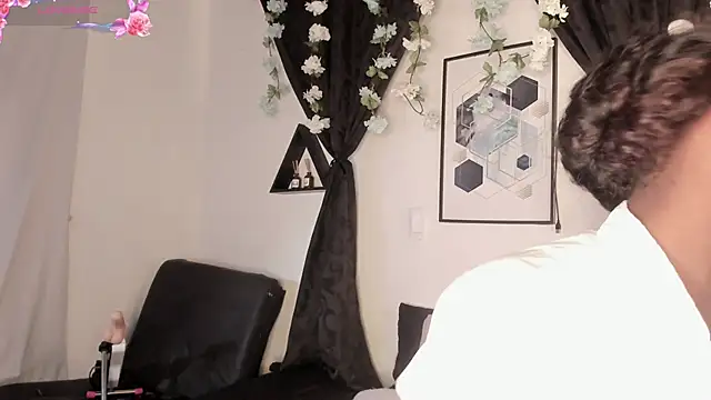 Snapshot of Khenta_Michells chatting on 04/30/26, 10:54 Khenta Michells online show from 04/30/26, 10:54