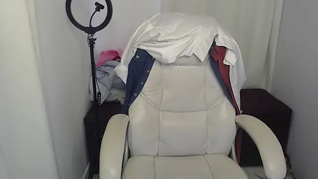 Snapshot of Abby_Halliwey chatting on 12/21/24, 05:51 Abby Halliwey online show from 12/21/24, 05:51