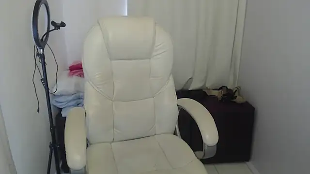 Snapshot of Abby_Halliwey chatting on 01/03/25, 03:44 Abby Halliwey online show from 01/03/25, 03:44