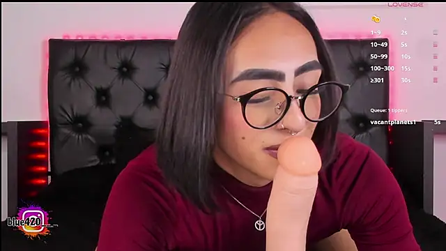 Skyler  blue4 online show from 02/04/25, 09:49