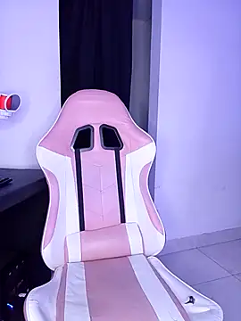 gwen ashly online show from 10/22/25, 07:35