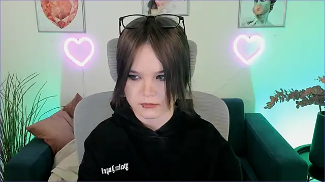 Elainebeness online show from 12/07/24, 04:36