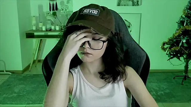 Elainebeness online show from 12/19/24, 08:55