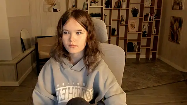 Elainebeness online show from 09/16/25, 07:04