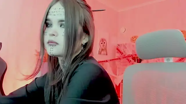 Elainebeness online show from 10/30/25, 08:31