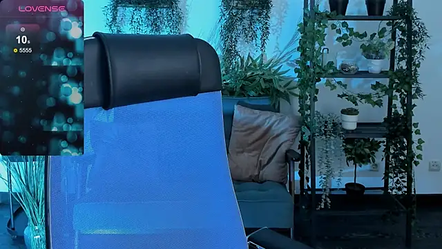 Elainebeness online show from 12/21/25, 04:19