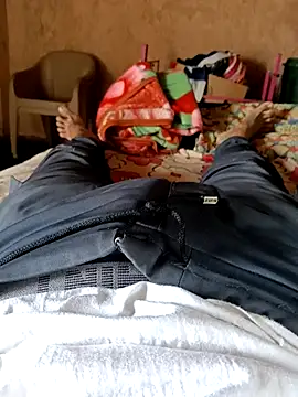 Snapshot of 1010SumiT chatting on 12/14/25, 06:19 1010SumiT online show from 12/14/25, 06:19