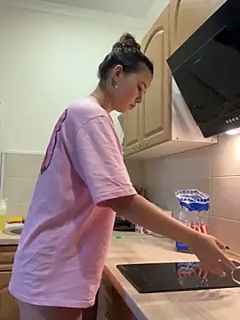 Snapshot of PoppyRobinson chatting on 12/06/24, 08:05 PoppyRobinson online show from 12/06/24, 08:05