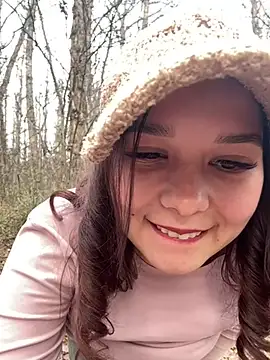 Snapshot of PoppyRobinson chatting on 12/10/24, 12:16 PoppyRobinson online show from 12/10/24, 12:16