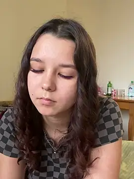 Snapshot of PoppyRobinson chatting on 12/12/24, 11:18 PoppyRobinson online show from 12/12/24, 11:18