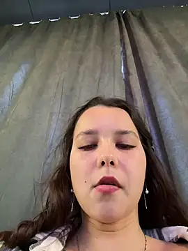 Snapshot of PoppyRobinson chatting on 12/13/24, 12:06 PoppyRobinson online show from 12/13/24, 12:06