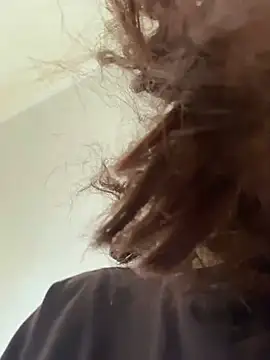 Snapshot of PoppyRobinson chatting on 01/16/25, 08:11 PoppyRobinson online show from 01/16/25, 08:11