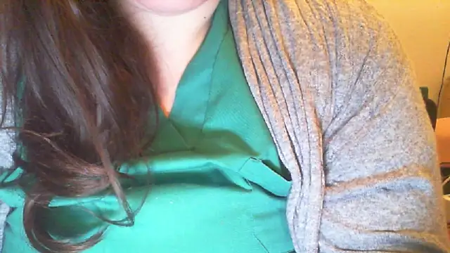 Snapshot of Maebi chatting on 01/03/25, 10:29 Maebi online show from 01/03/25, 10:29