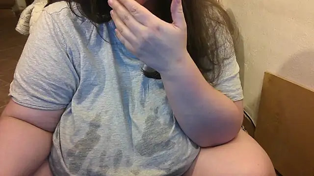 Snapshot of Maebi chatting on 09/28/25, 10:15 Maebi online show from 09/28/25, 10:15